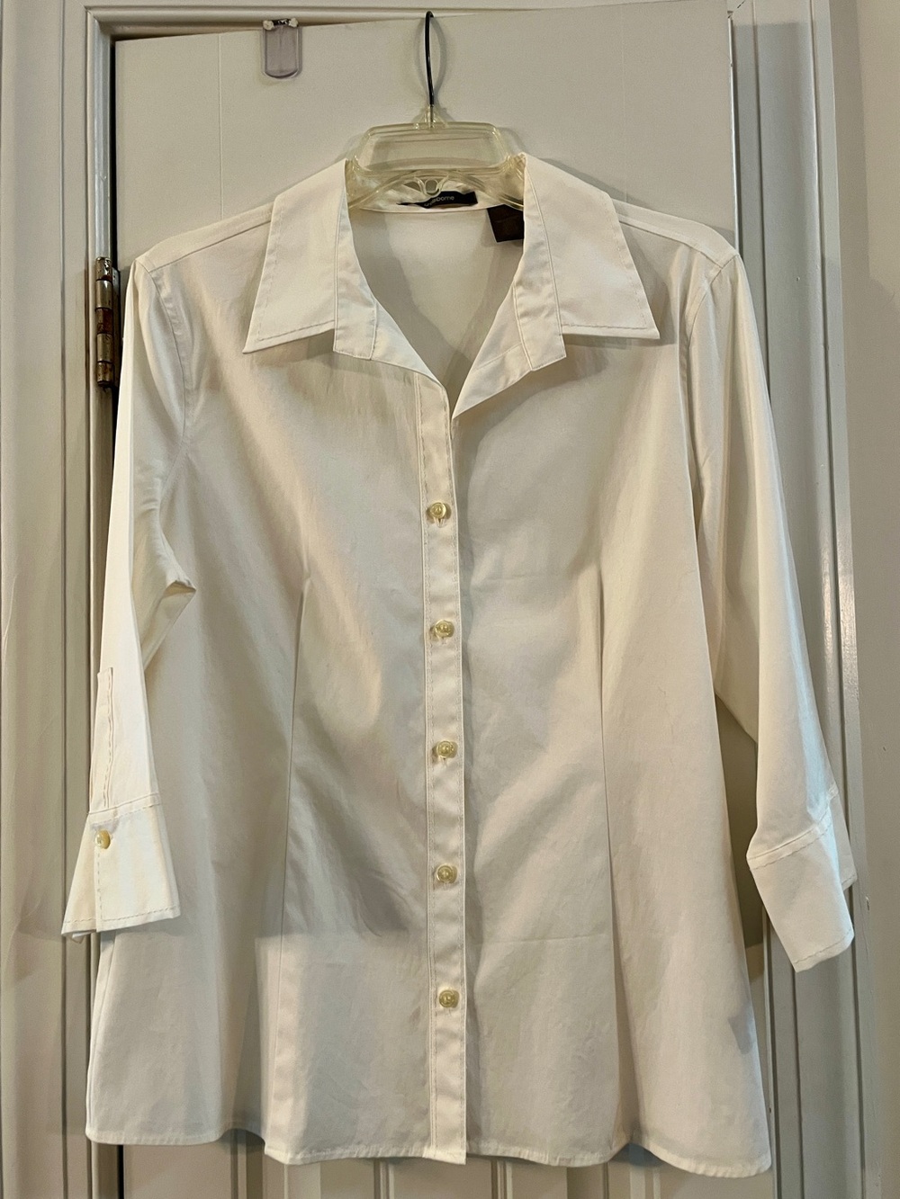 Liz Claiborne White Stretch Button-Front Shirt
Women's 14 Fitted 97% Cotton
NWOT